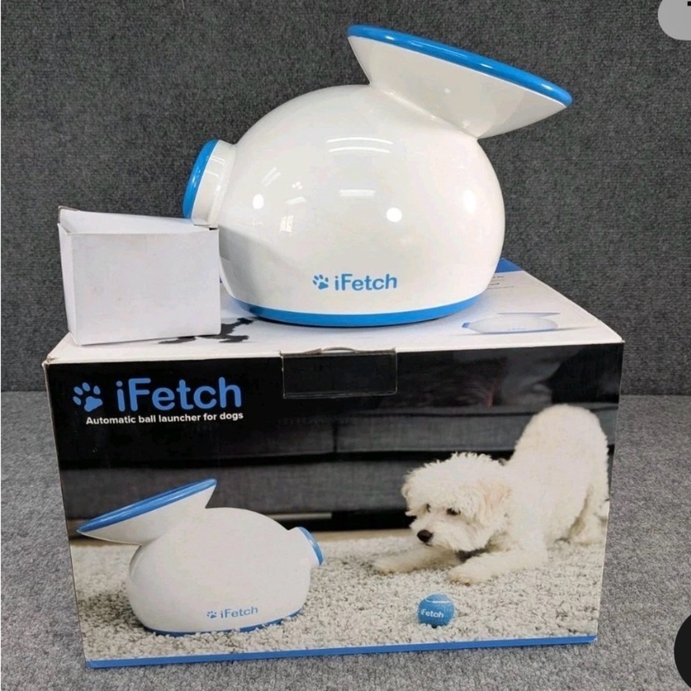 Automatic Ball Launcher for Dogs - White and Blue